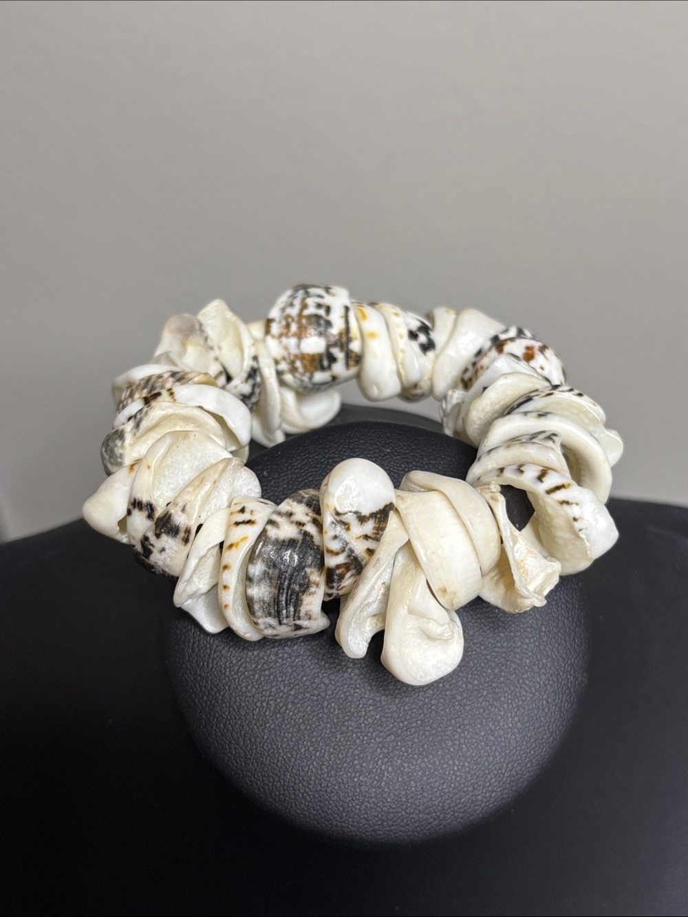 Natural Chunky Shell Stretch Bracelet in White and Brown Resort